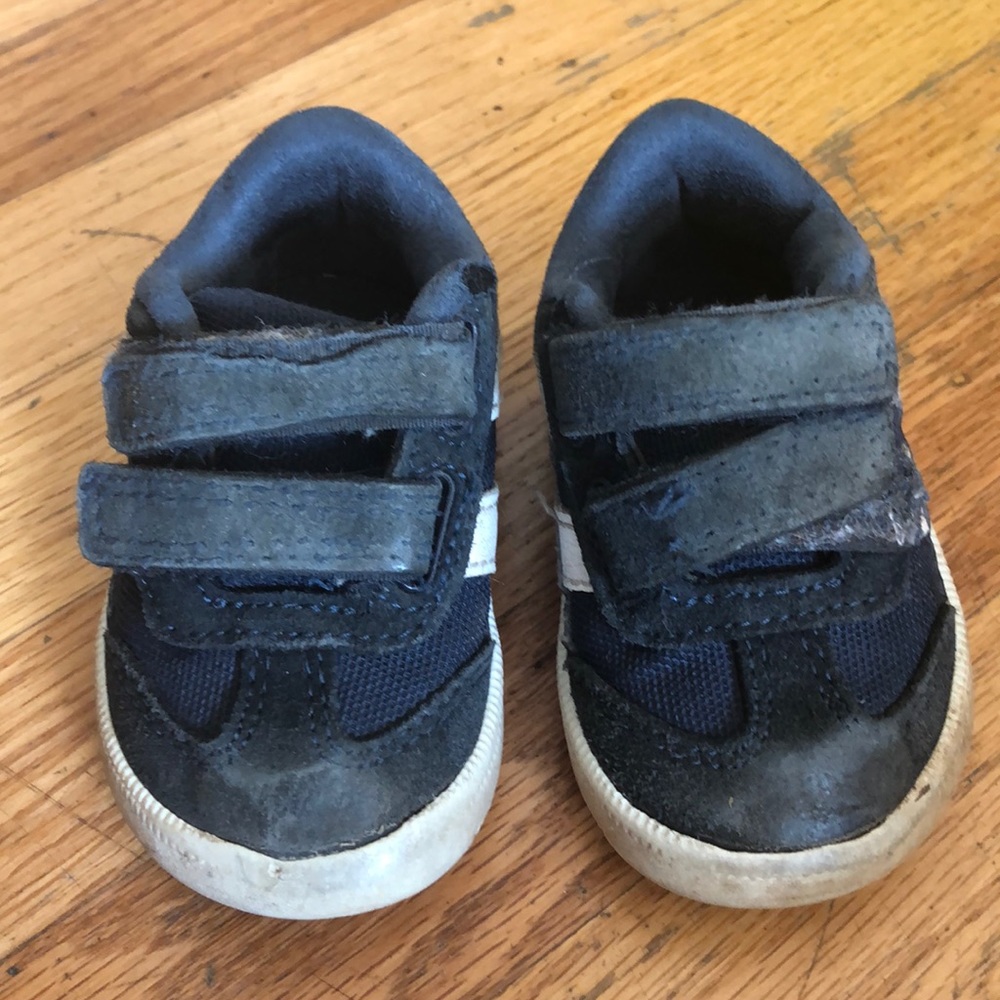 Cat & Jack Toddler size 4 shoes